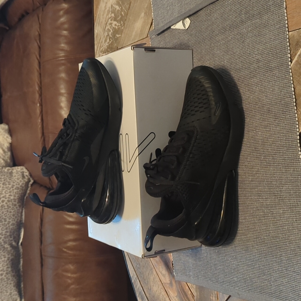 Air Max 270 Black size Men 7 / Women 8.5, used. **Please read description.